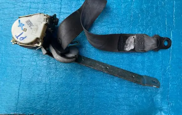 Volkswagen Transporter - Caravelle T5 Third row seat belt 7H0857816L