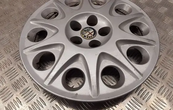 Alfa Romeo 156 R15 wheel hub/cap/trim 60688585