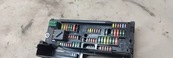 BMW 5 F10 F11 Fuse module 9252815 317033442 03091102571123