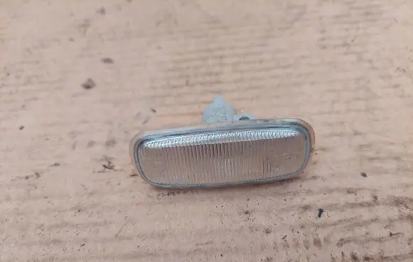 Volkswagen Golf IV Front fender indicator light 185231B