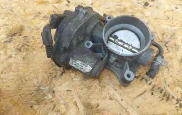 Ford C-MAX II Throttle valve