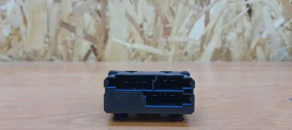 Volvo V70 Seat heating relay 30774276 211539
