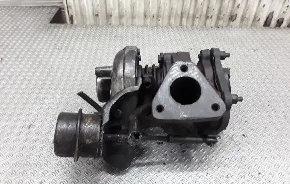 Volkswagen PASSAT B5 Turbo 028145702