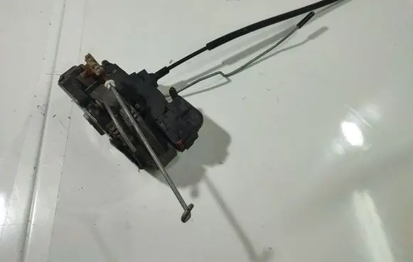 Opel Insignia A Front door lock 