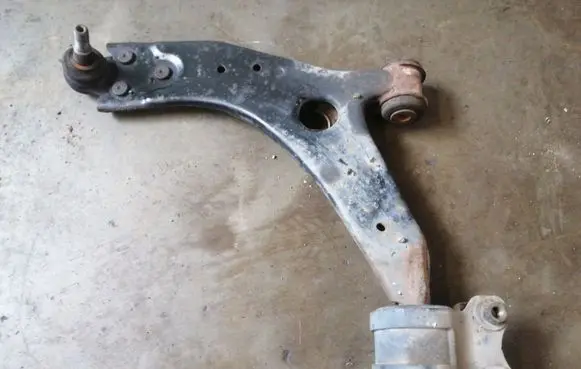 Ford C-MAX I Front lower control arm/wishbone