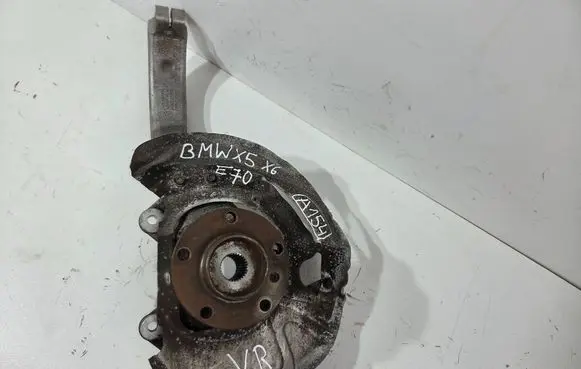 Front wheel hub spindle knuckle