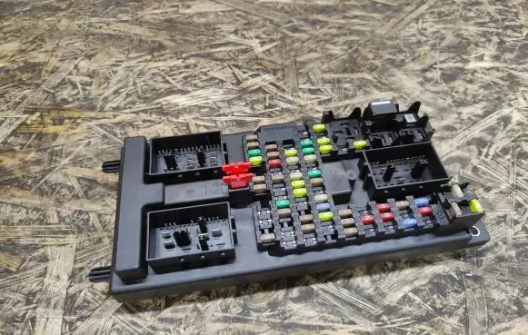 Jaguar XJL Fuse module AW9314F041AD
