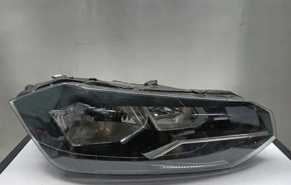 Volkswagen Polo VI Headlight/headlamp