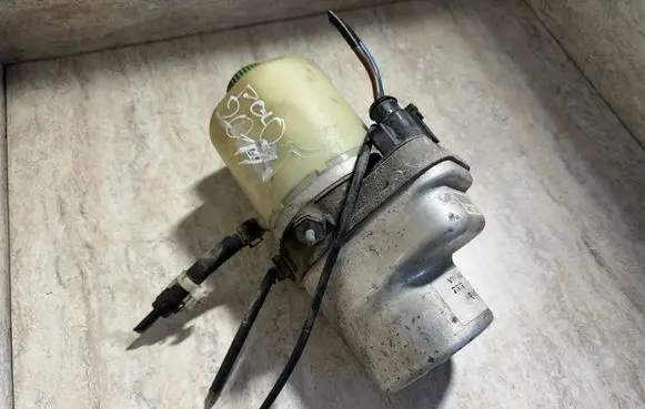 Audi A3 S3 8P Power steering pump 6R0423156B
