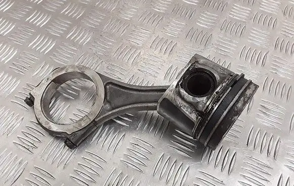 Nissan Navara Piston with connecting rod 942390 10653