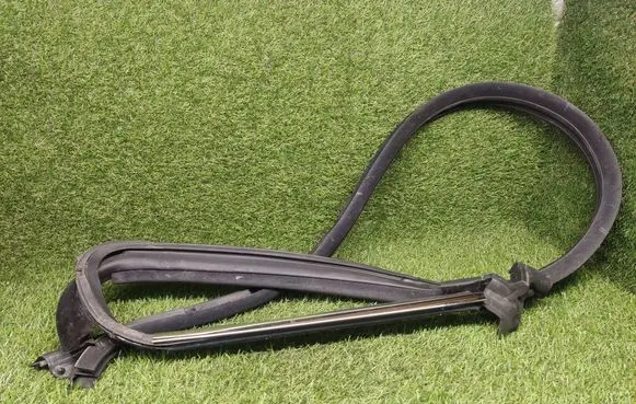 Bentley Continental Rubber seal sliding door (on door) 3W8867368K S524953