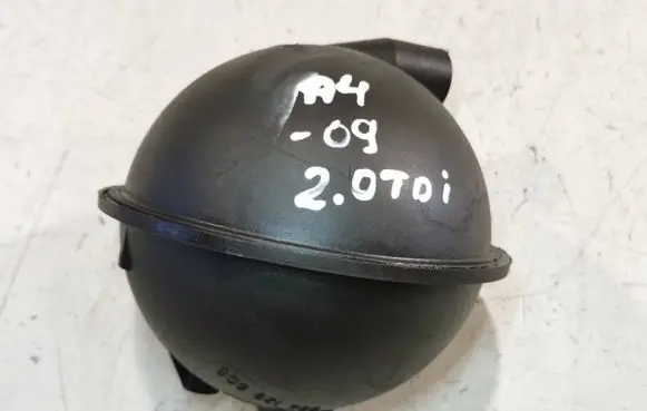 Vacuum air tank