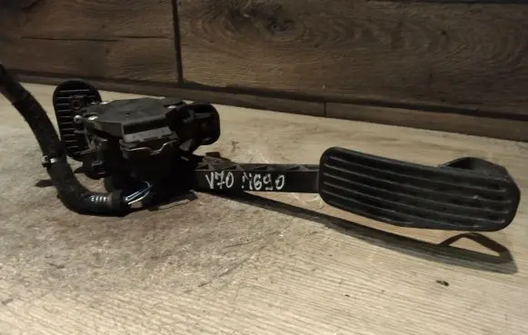 Volvo V70 Accelerator throttle pedal 9496822