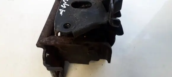 Hyundai Elantra Engine mount bracket
