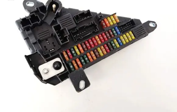 BMW 5 E60 E61 Fuse box set 913883001 9138830-01