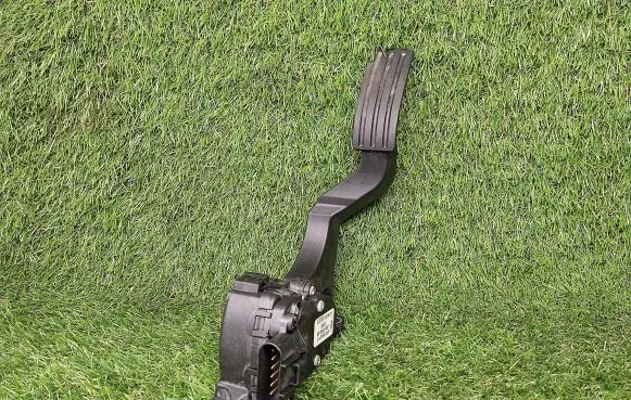 Ford Fusion Accelerator throttle pedal 2S619F836AB 6PV00856710