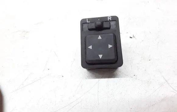 Wing mirror switch