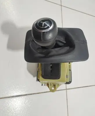 Mercedes-Benz C W204 Gear shifter/selector A2042677524