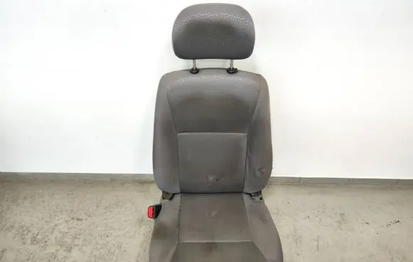 Isuzu D-Max Front driver seat 