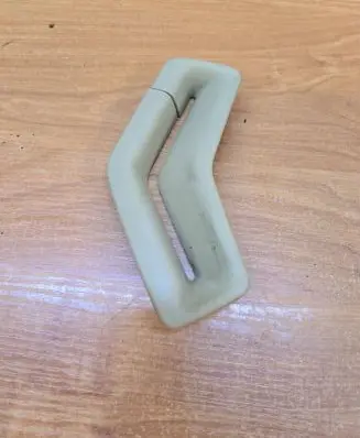 Volvo XC70 Seat belt trim 