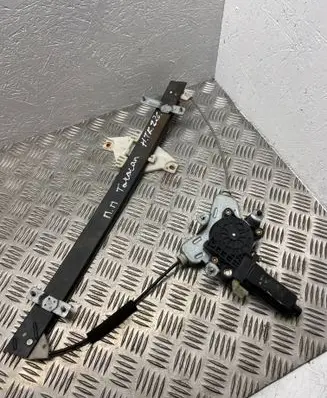 Hyundai Terracan Front door window regulator with motor