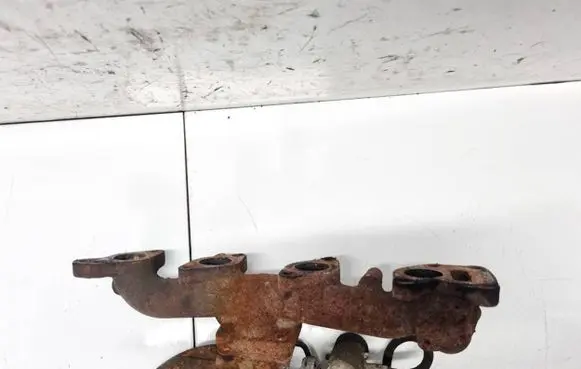 KIA Carens I Exhaust manifold