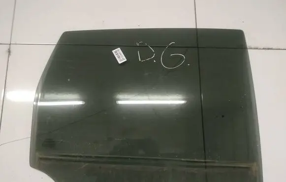 Nissan Note (E11) Rear door window glass as3