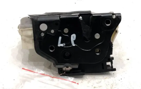 Volkswagen PASSAT B6 Front door lock 3C1837015A