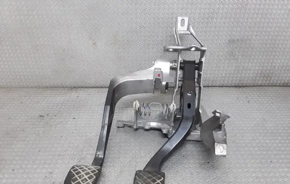 Audi A6 S6 C5 4B Pedal assembly 8D1721117N