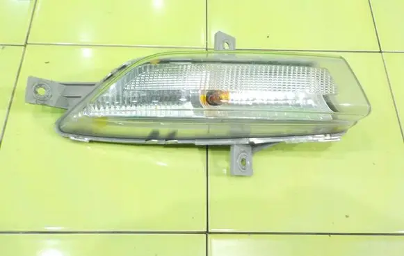 Opel Astra J Front indicator light 662588537 PRAWY