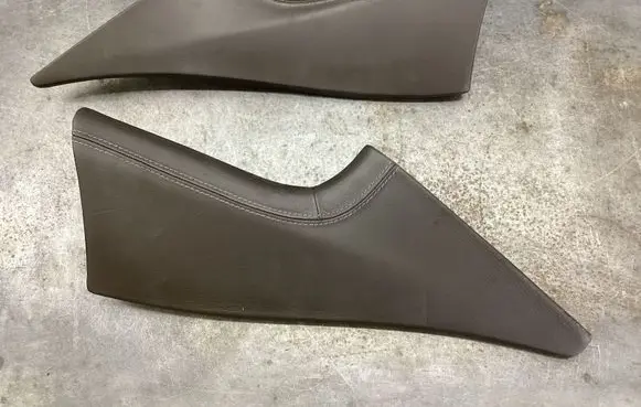 Lancia Thema Centre console side trim front 1UJ90HL9AB CH123169 3654920