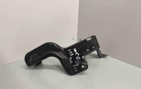 Audi A6 S6 C6 4F Intercooler pipe mounting bracket 4F0145814