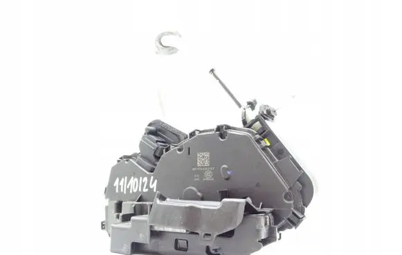 Volkswagen Touran III Rear door lock 5TA839016F