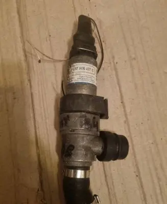 Volkswagen PASSAT B3 Idle control valve (regulator) 037906457C 408202011002