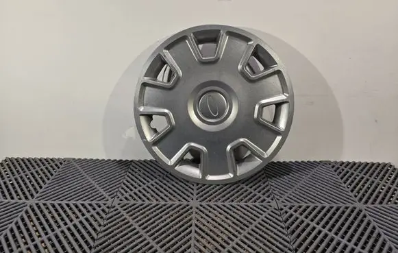 Toyota Auris E180 R17 wheel hub/cap/trim 