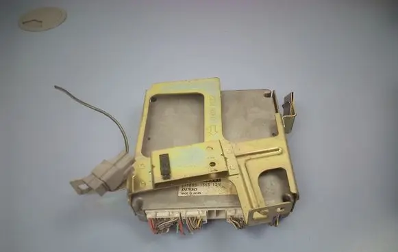 Nissan Primera Engine control unit/module 23710AU601 2758001363