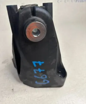 Mercedes-Benz S W222 Engine mount bracket A6422230100 946613750