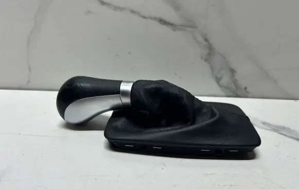 Mercedes-Benz C W204 Gear lever shifter trim leather/knob A2042672310
