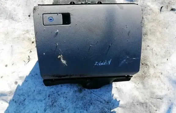 Glove box