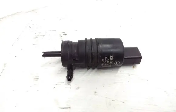 Mercedes-Benz E A207 Windscreen/windshield washer pump 2218690121