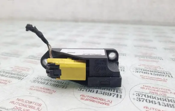 Volkswagen PASSAT B5.5 Airbag deployment crash/impact sensor 6Q0909606