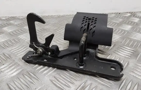 Audi TT TTS Mk2 Engine bonnet/hood lock/latch loop/hook 8J0823480C