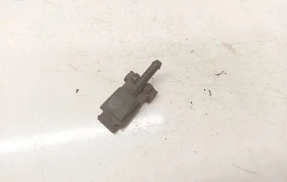 Volkswagen PASSAT B5 Windshield washer spray nozzle 3B0955985C