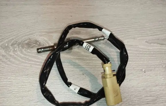 Skoda Octavia Mk3 (5E) Exhaust gas temperature sensor 04L906088B 42097507 T233642