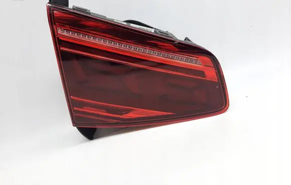 Tailgate rear/tail lights