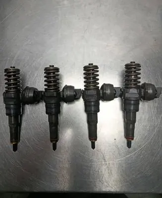 Volkswagen Golf Plus Fuel injectors set 038130073AK