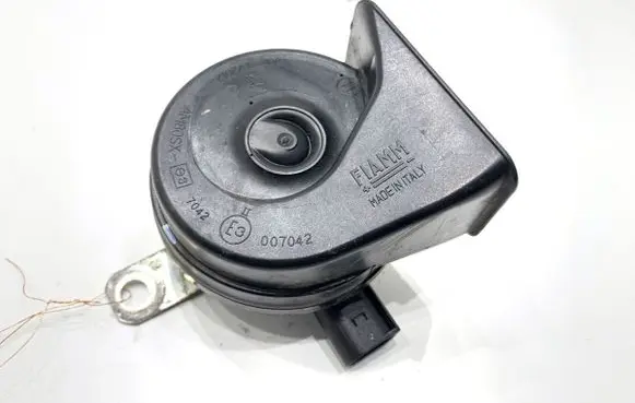 Skoda Superb B8 (3V) Horn signal 3Q0951223F