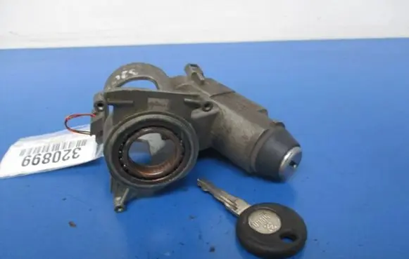 Volkswagen Golf III Ignition lock 357905851