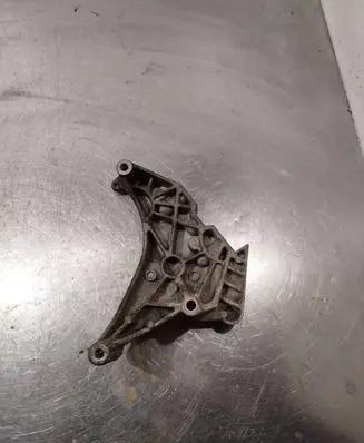 Volkswagen PASSAT B6 Engine mounting bracket 03l199207