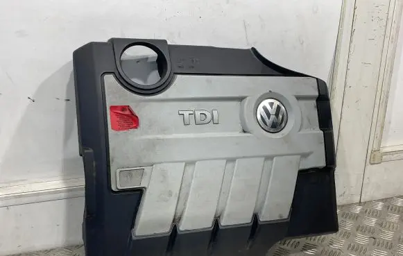 Volkswagen PASSAT B6 Engine cover (trim) 03l103925am